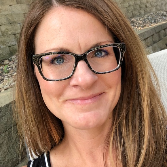 Meet your Posher, Nichole - Picture 1 of 1